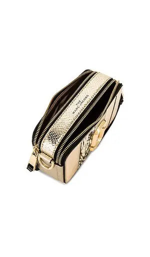 СУМКА MARC JACOBS THE SNAPSHOT METALLIC STRIPED – LIGHT GOLD MarcJacobsOutlet