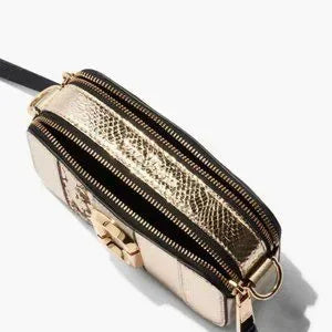 СУМКА MARC JACOBS THE SNAPSHOT METALLIC STRIPED – LIGHT GOLD MarcJacobsOutlet