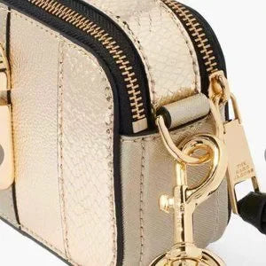СУМКА MARC JACOBS THE SNAPSHOT METALLIC STRIPED – LIGHT GOLD MarcJacobsOutlet