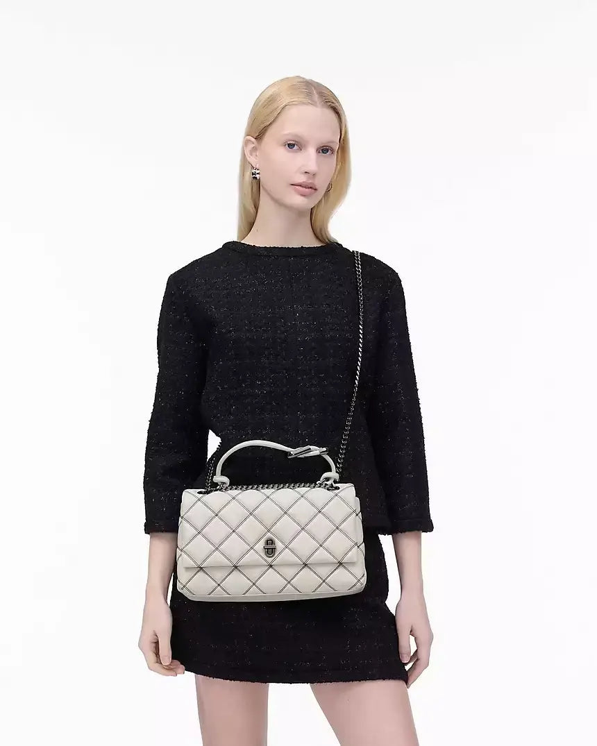 THE BI-COLOR QUILTED DUAL CONVERTIBLE SHOULDER BAG MEDIUM MarcJacobsOutlet